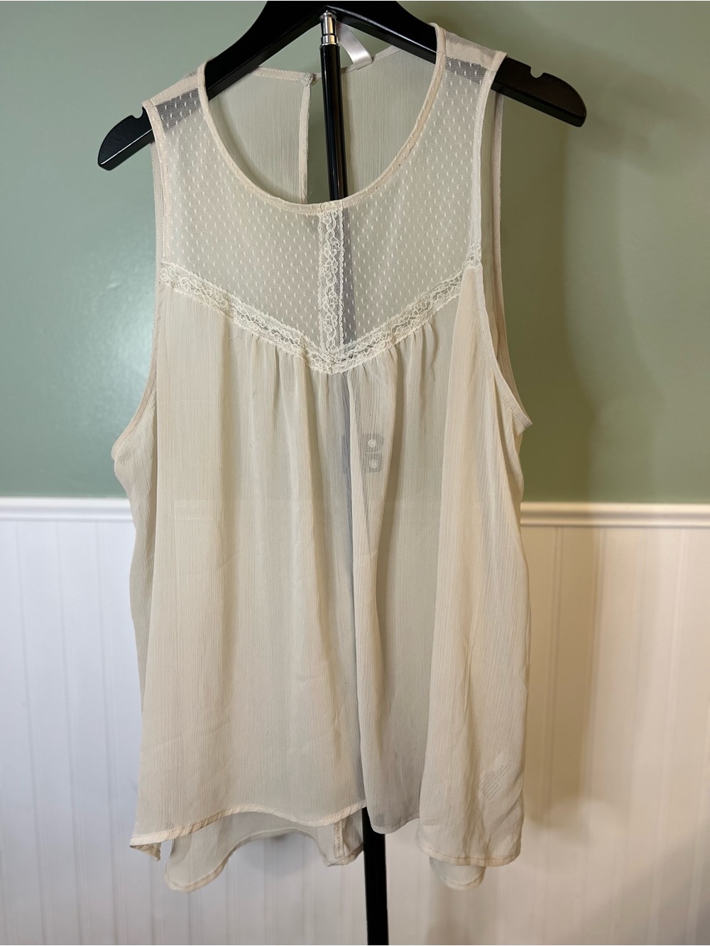 Xhilaration Cream Sheer Lace Yoke Sleeveless Tank. Size XXL